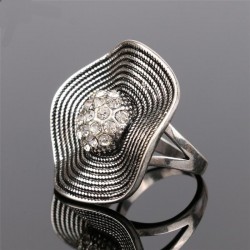 Anillo grandes de mujer diseño Pamela con circonitas blancas