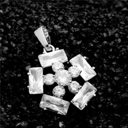 Colgante de acero bañado en plata diseño copo de nieve