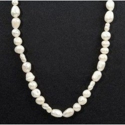 Clásico collar de perlas blancas cultivadas en agua dulce con cierre de plata 925