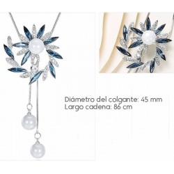 Delicado collar para mujer con tres perlas y colgante de flores con coloridas circonias