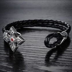 Brazalete para hombres de acero y piel diseñado con cruz de caravaca y piedra central color roja