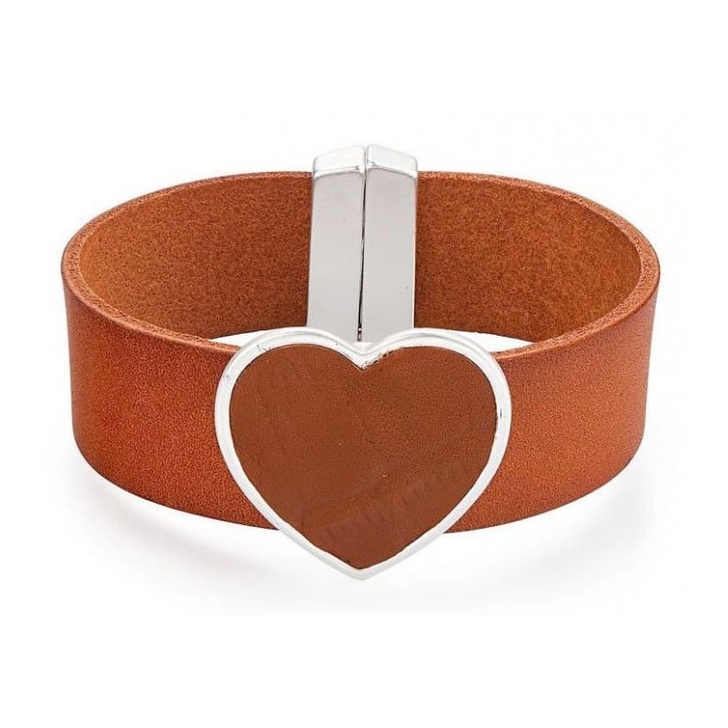 Brazalete de mujer de piel trenzada con detalles y cierre magnético de acero inoxidable pulido.