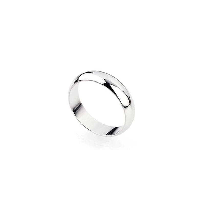 Alianza de boda clásica con acabado liso y brillante chapado en plata.