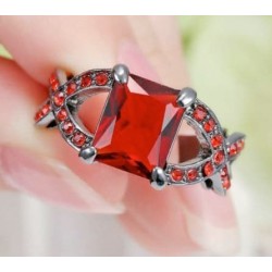 Anillo para mujer en acero color negro con piedra roja en Talla 14