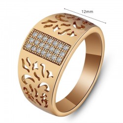 Anillo de acero chapado en oro con cristal blanco en talla 19