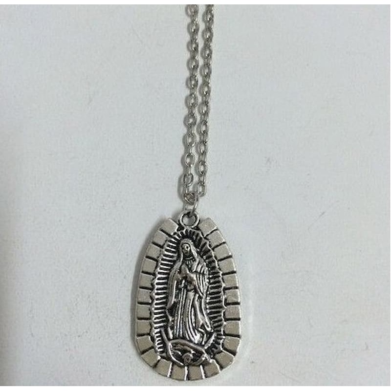 Collar de acero color plateado con cadena de 50 cm de largo diseñado con medalla de la Virgen María