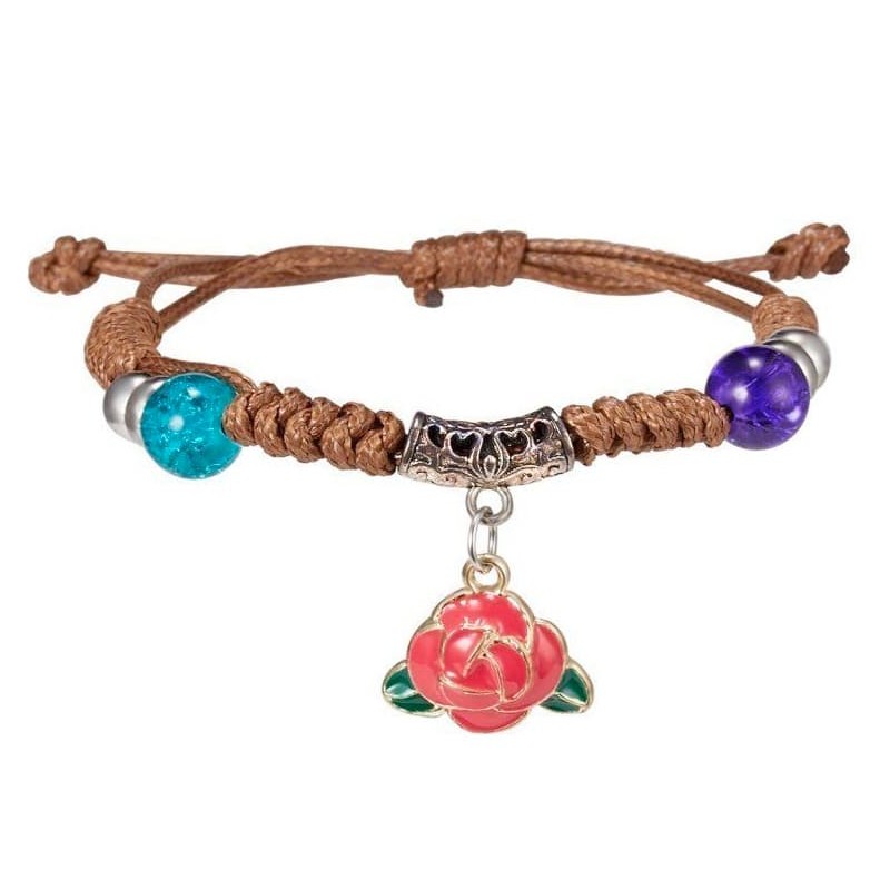 Pulsera de cuero natural con hileras de cuentas de colores vibrantes y sistema de cierre ajustable.