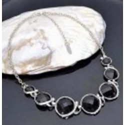 Collar con cadena chapada en playa y piedras de ágata negra con un largo de 46 cm