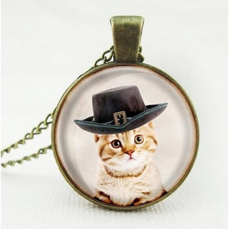 Collar redondo de bronce envejecido con figura de gato y cadena de 50 cm de largo