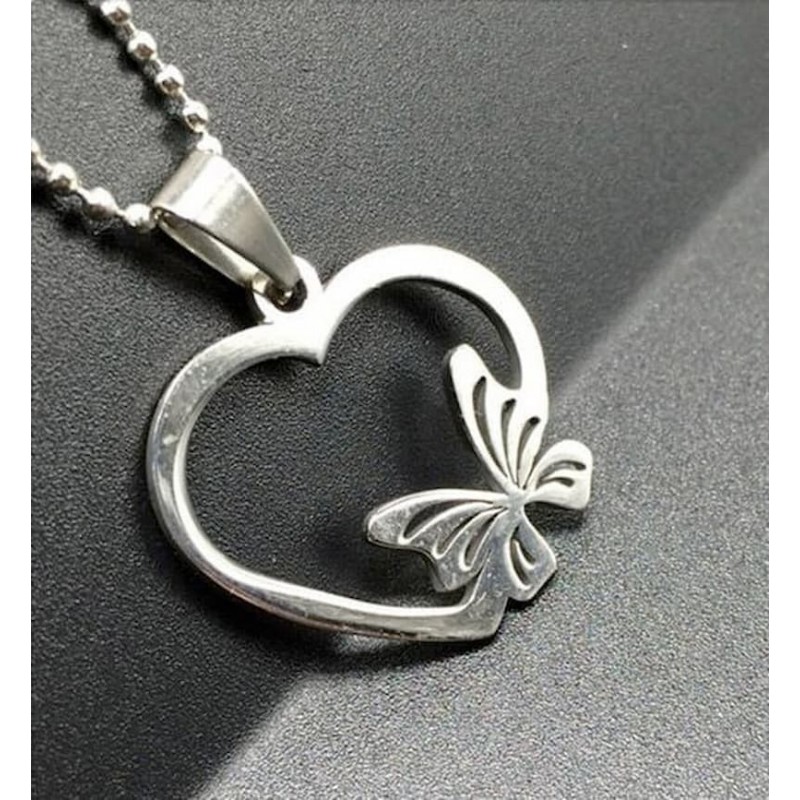 Collar para mujer con cadena de 60 cm de largo diseñado con una mariposa y un corazón