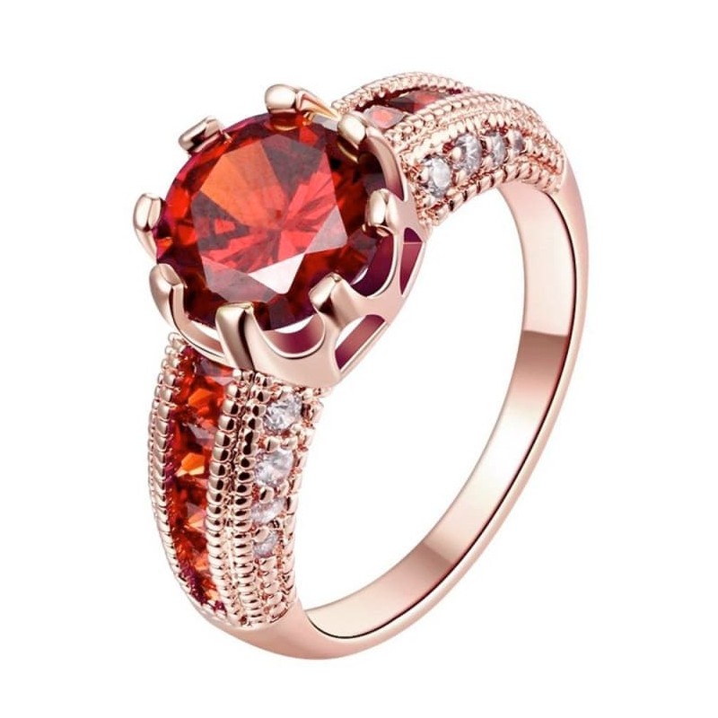 Anillo con acabado en oro rosa de diseño vintage inspirado en la Emperatriz Eugenia con detalles labrados.