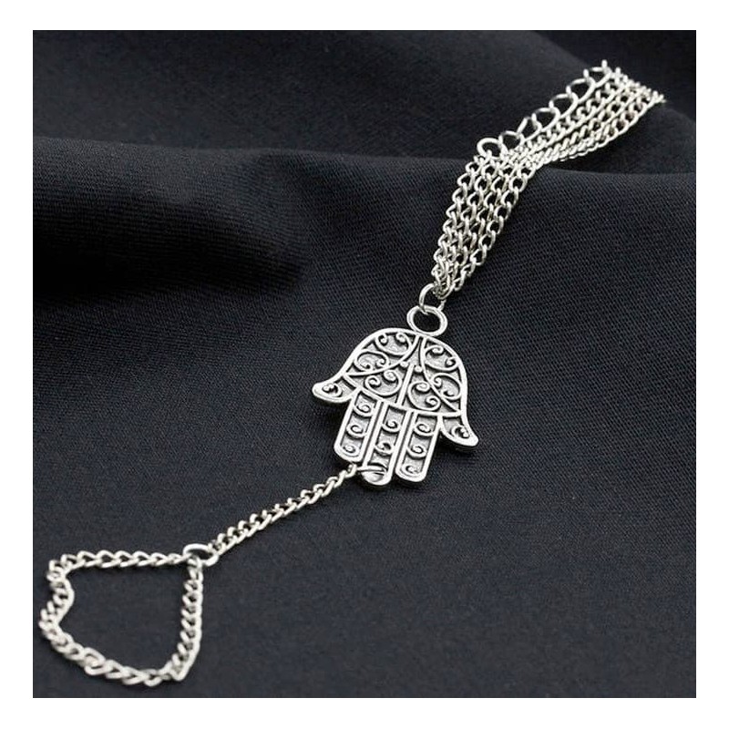 oya integrada de pulsera y anillo unida por una cadena con el amuleto de la Mano de Fátima en acabado plata envejecida.