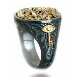 Anillo de acero para hombres diseñado con sello de color negro con dragón dorado