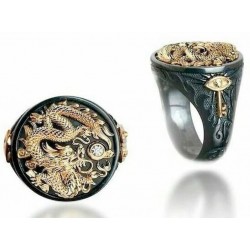 Anillo de acero para hombres diseñado con sello de color negro con dragón dorado