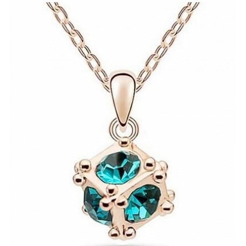 Collar de acero acabado en oro de 14k con colgante cubo y piedra de cristalazul