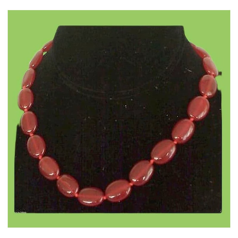 Collar para mujer con cuentas de color coral y piedras centrales ovaladas en rojo brillante con acabado tipo jade.