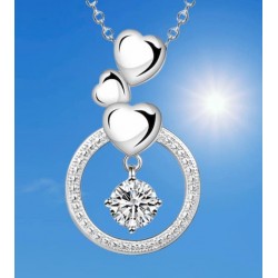 Collar con diamante pequeño...