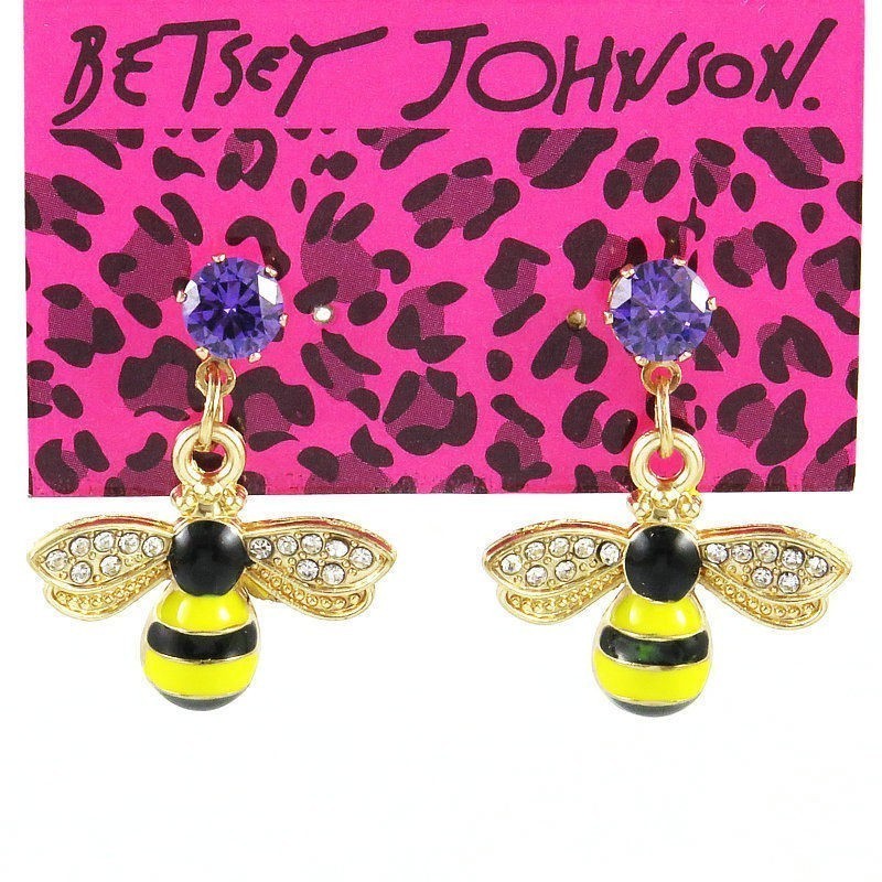 Pendientes de mujer diseñados con abejas de la marca Betsey Johnson