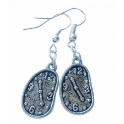 Pendientes estilo daliniano