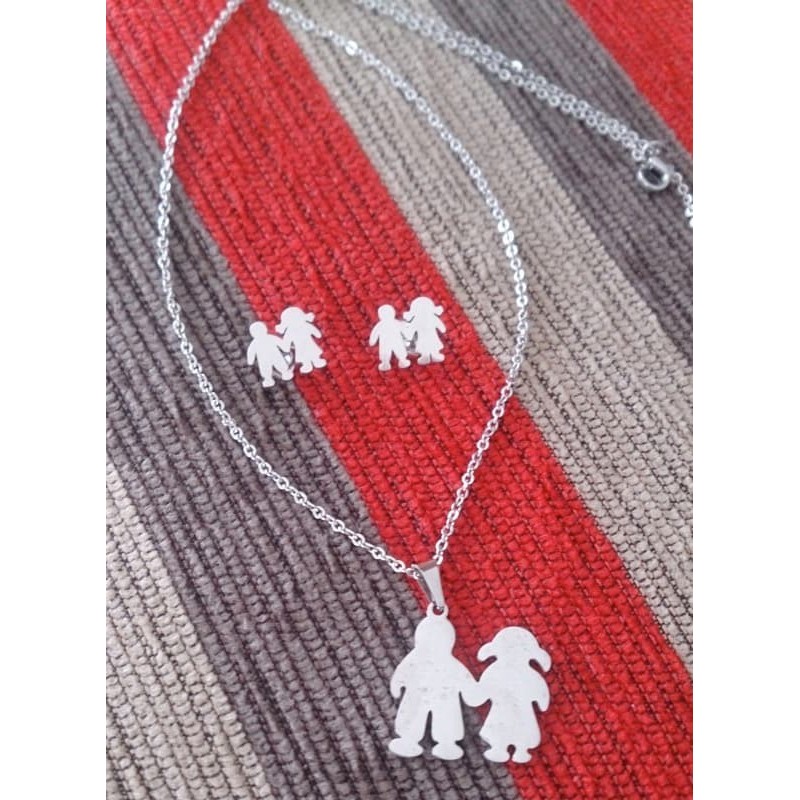 Conjunto de collar y pendientes en acero inoxidable