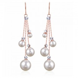 Pendientes largos acabado oro rosa con perlas blancas de fantasía