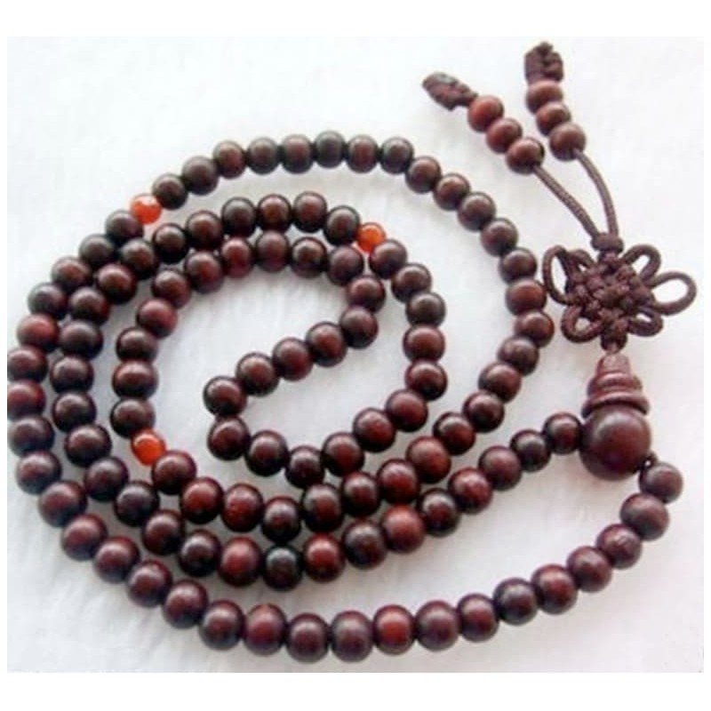 Collar tipo rosario budista con cuentas esféricas de madera o resina, utilizable como pulsera de varias vueltas.