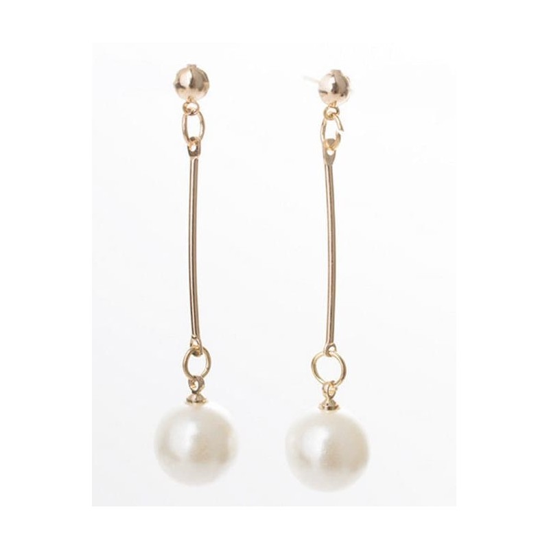 Pendientes largos de acero acabado oro con perlas cultivadas de color blanco