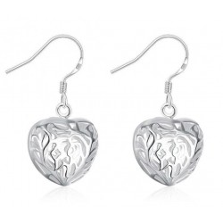 Pendientes con corazón labrado