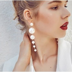Pendientes largos de perlas