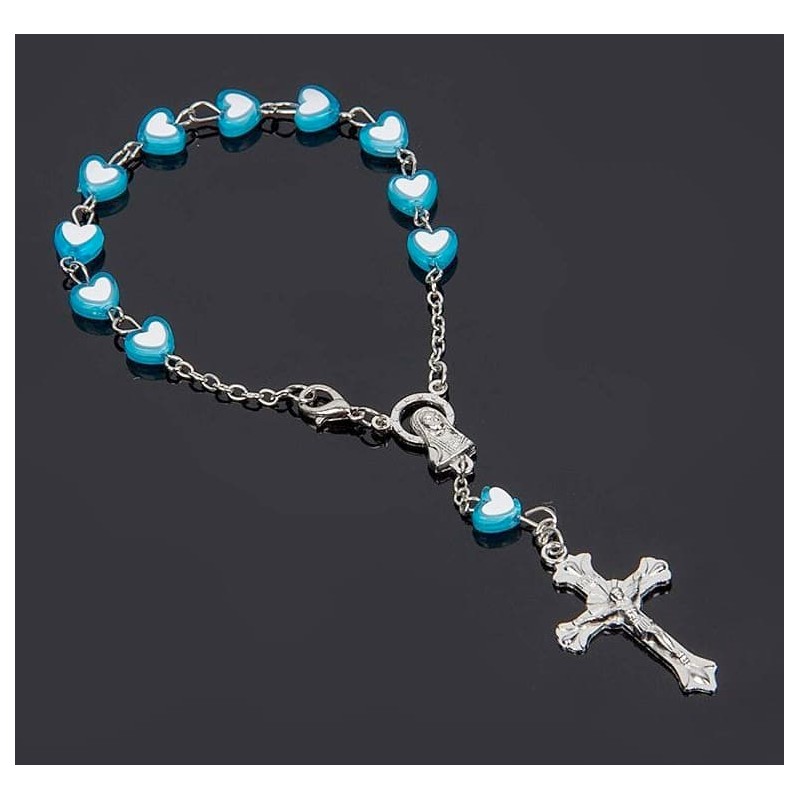 Pulsera tipo rosario para mujer con eslabones en forma de corazón y cruz colgante en acero inoxidable.