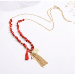 Collar con piedras simil coral con borla y cadenas