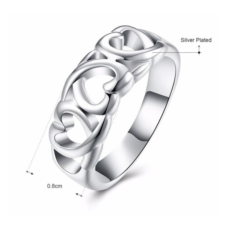 Anillo calado para mujer con diseño de corazones unidos, fabricado en acero con baño de plata de ley 925.