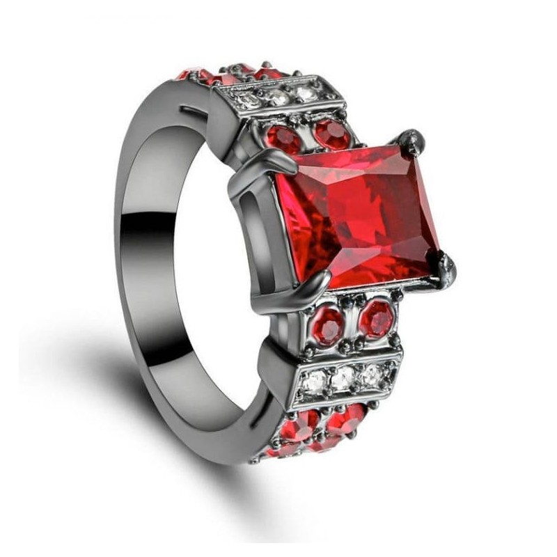 Anillo de estilo vintage en acero inoxidable con piedra central roja tipo rubí y detalles labrados.