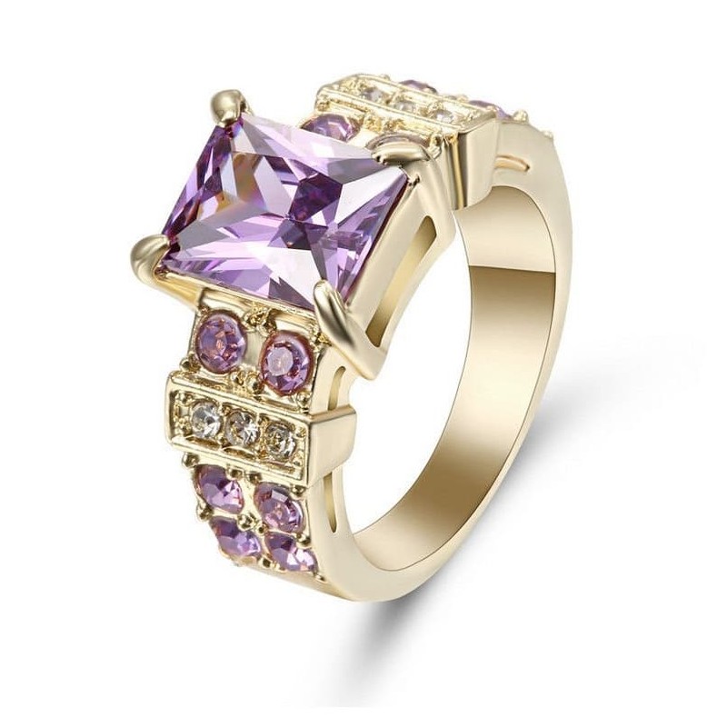 Anillo solitario de mujer chapado en oro de 14 quilates con cristal central color amatista púrpura.