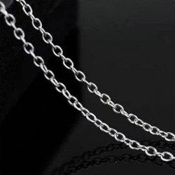 Collar chapado en plata diseño de libélula con grán piedra de color rojo