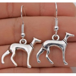 Pendientes de color plata diseñado con galgos