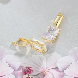 Pendientes de acero chapados en oro con circones rectangulares