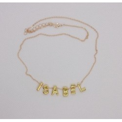 Collar con las letras del...