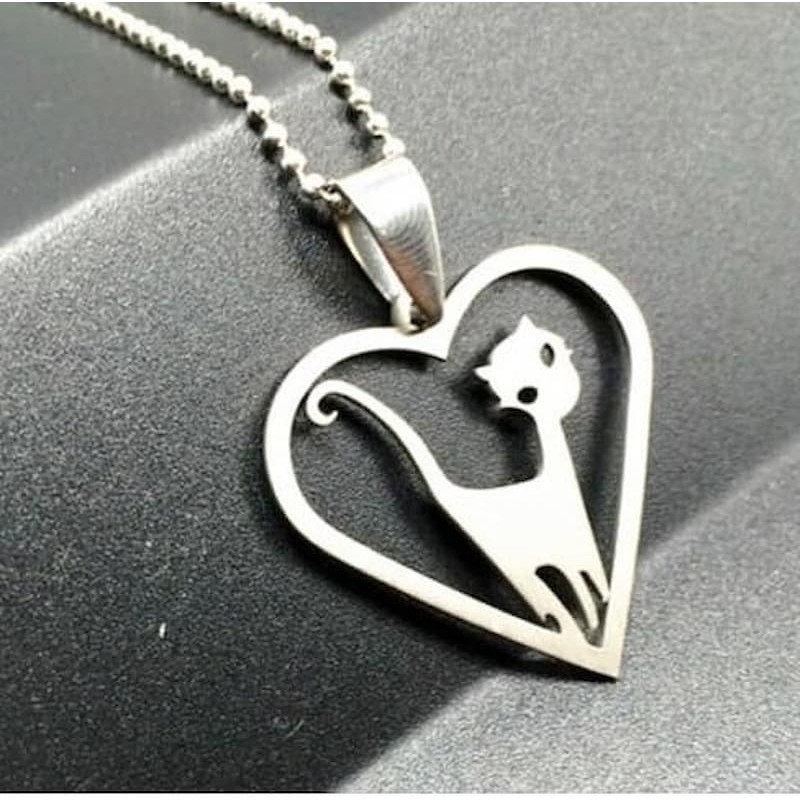 Collar de acero inoxidable con silueta de gato y corazón