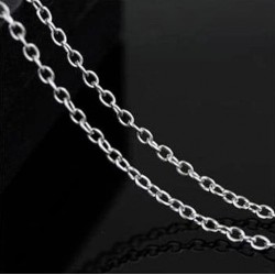 Collar de acero acabado en plata con piedra de cristal y diseño Love
