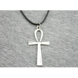 Collar cordón de acero acabado en plata con cruz del antiguo Egipto