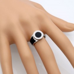 Anillos de acero inoxidable chapados en oro con piedras de color negro o blanco y números romanos