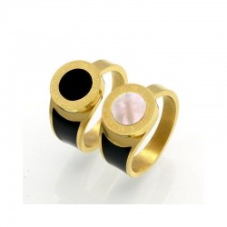 Anillos de acero inoxidable chapados en oro con piedras de color negro o blanco y números romanos