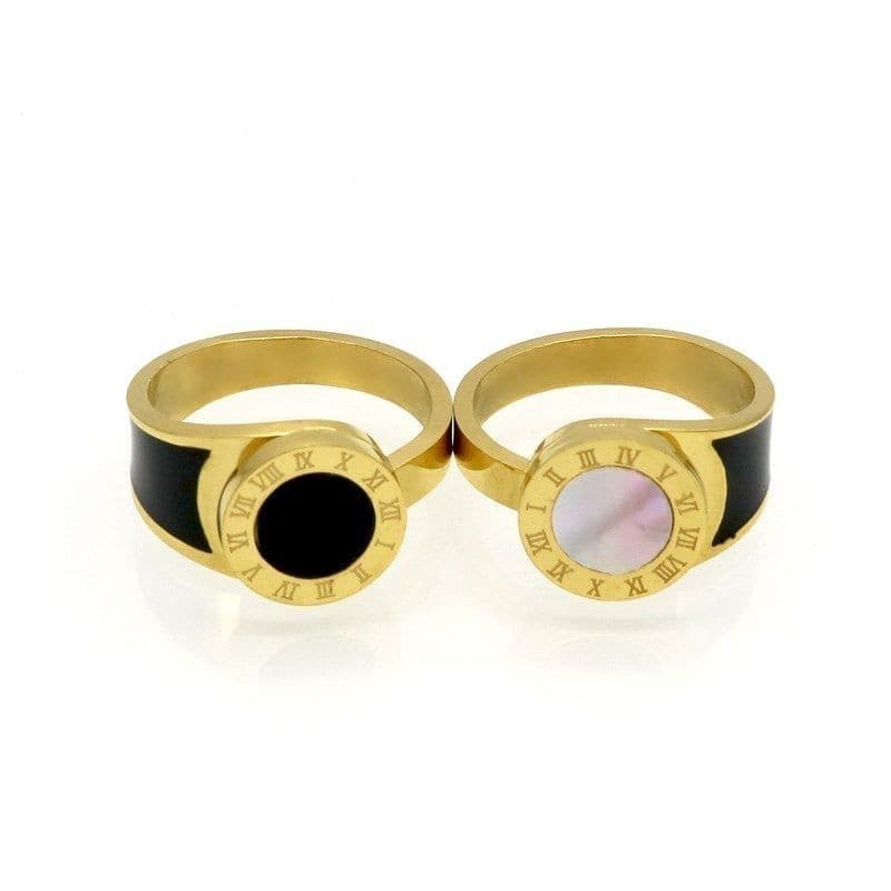 Anillos de acero inoxidable chapados en oro con piedras de color negro o blanco y números romanos