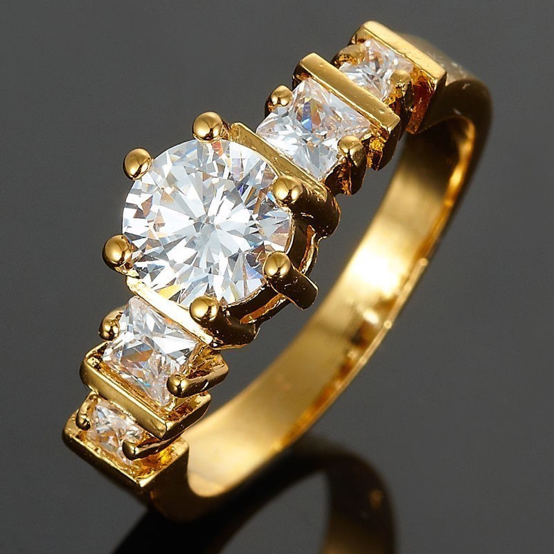 Anillo para mujer con gran circón central y piedras de  cristal en talla 17