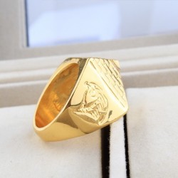 Anillo para hombres chapado oro diseño hip hop con pirámide egipcia