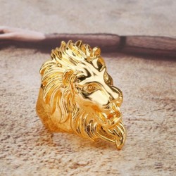 Anillo para hombres con chapado oro y diseño punk cabeza de león