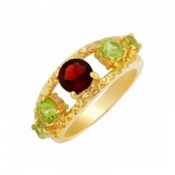 Alianza de mujer fabricada en plata de ley 925 diseñada con piedra color granate