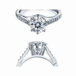 Alianza chapada de plata de ley 925 y rodio con gran circonia central y pequeños brillantes blancos