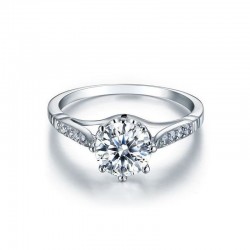 Alianza chapada de plata de ley 925 y rodio con gran circonia central y pequeños brillantes blancos